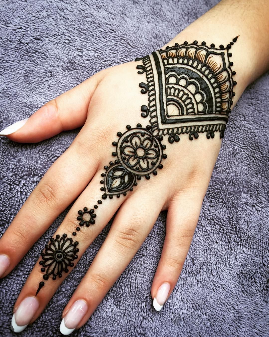 henna tattoo